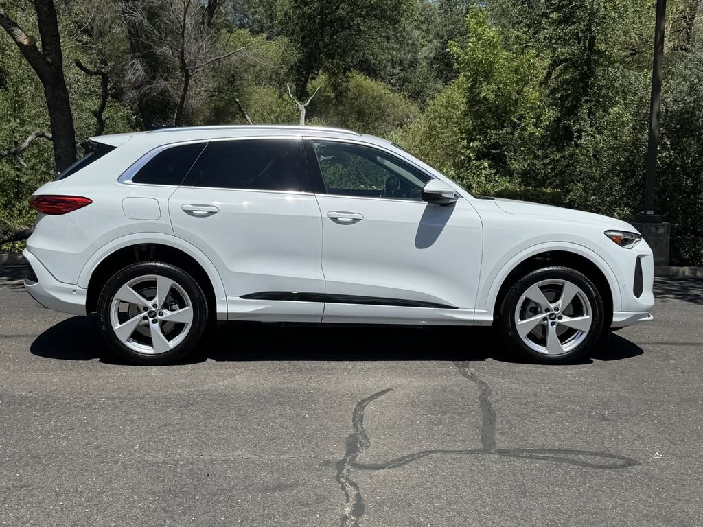Used 2025 Audi Q5 Premium Plus w/ Premium Plus AWD/4WD image 4