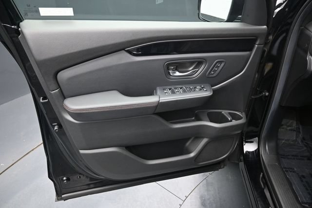 Used 2025 Honda Pilot TrailSport image 16
