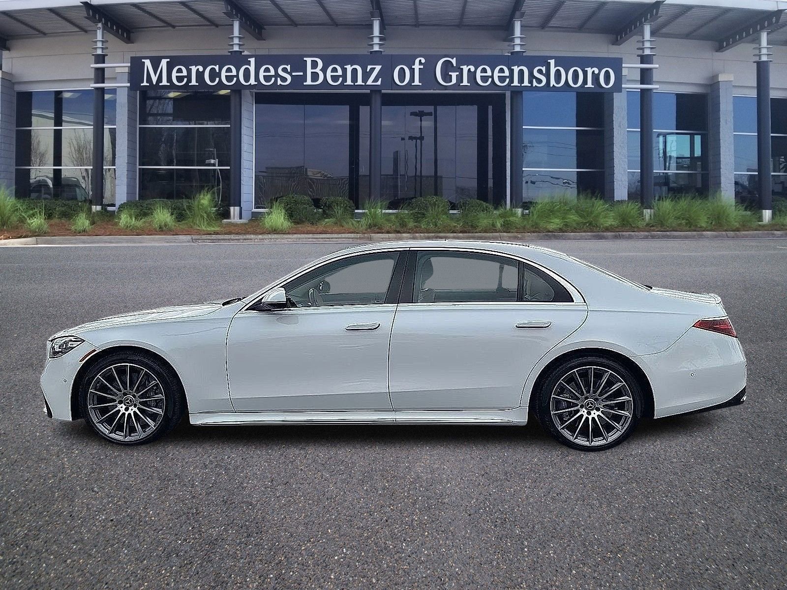 Used 2025 Mercedes-Benz S 580 4MATIC Sedan image 4