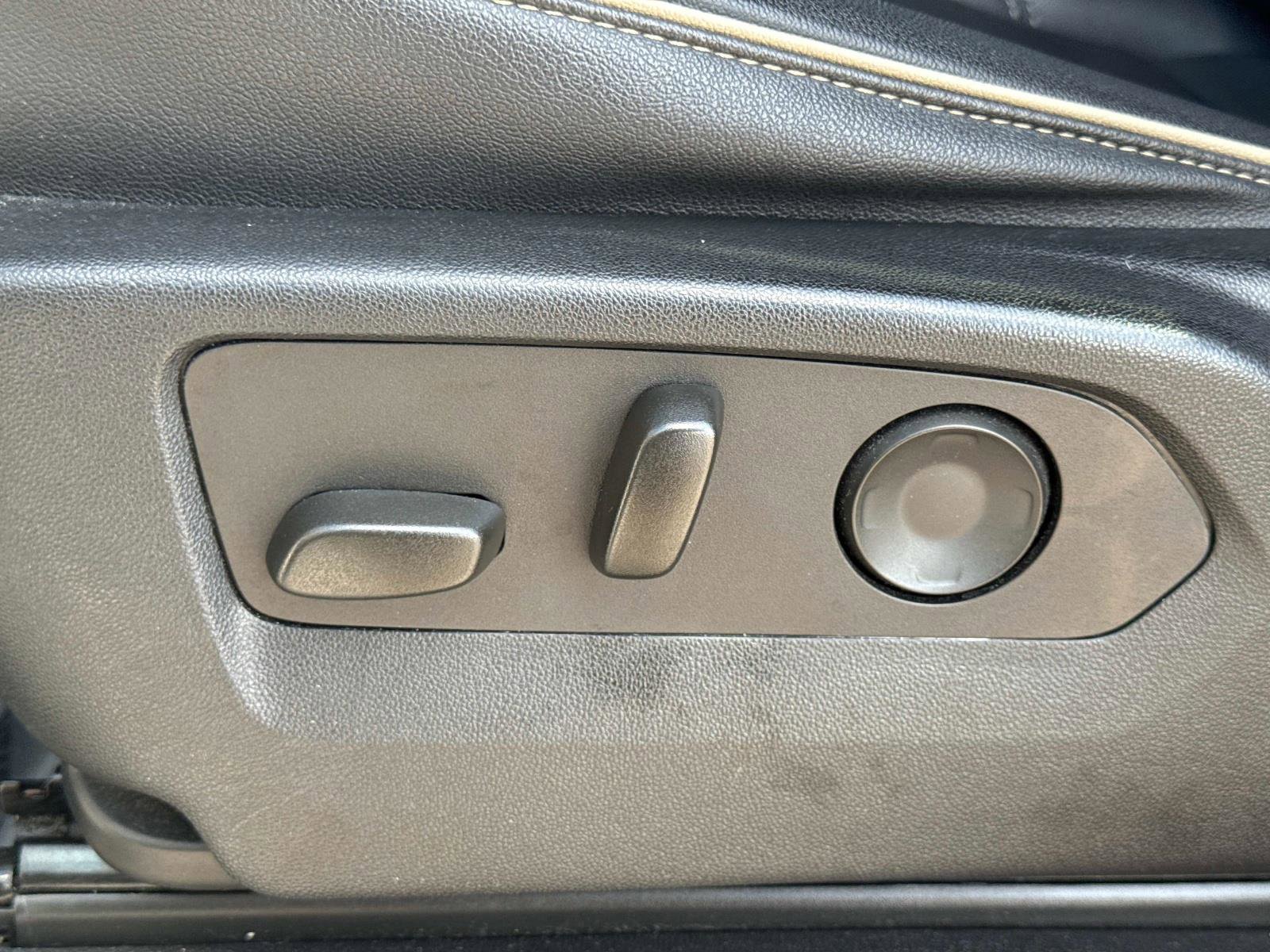 Used 2023 Chevrolet Suburban Premier image 22