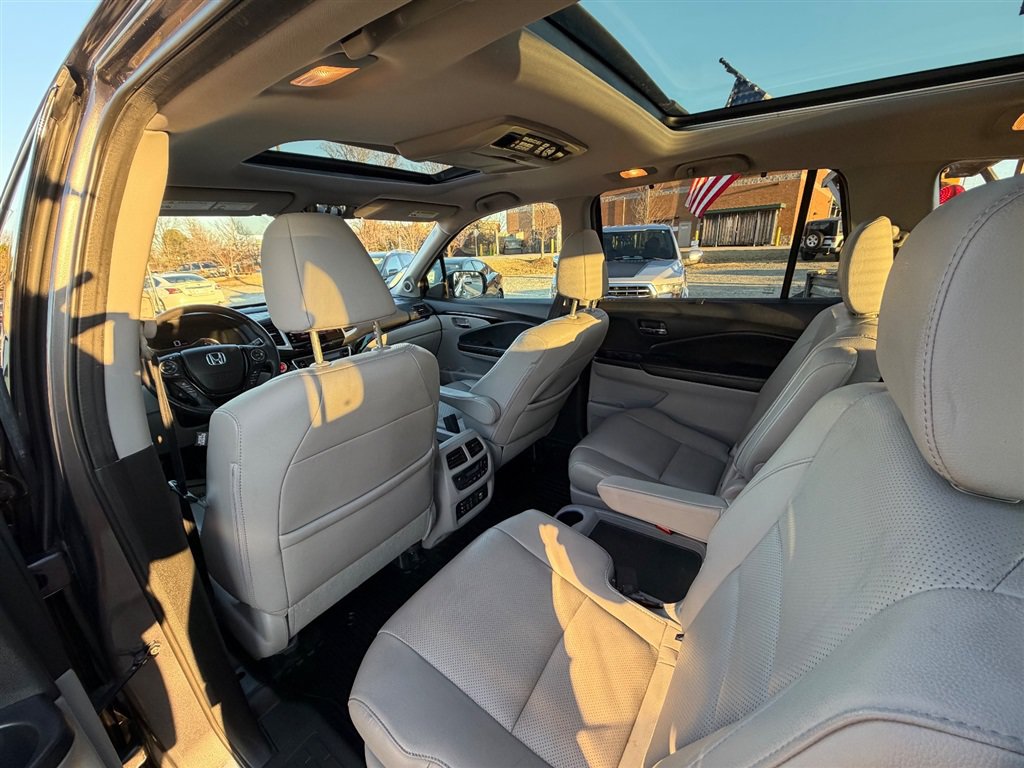 Used 2017 Honda Pilot Elite image 16