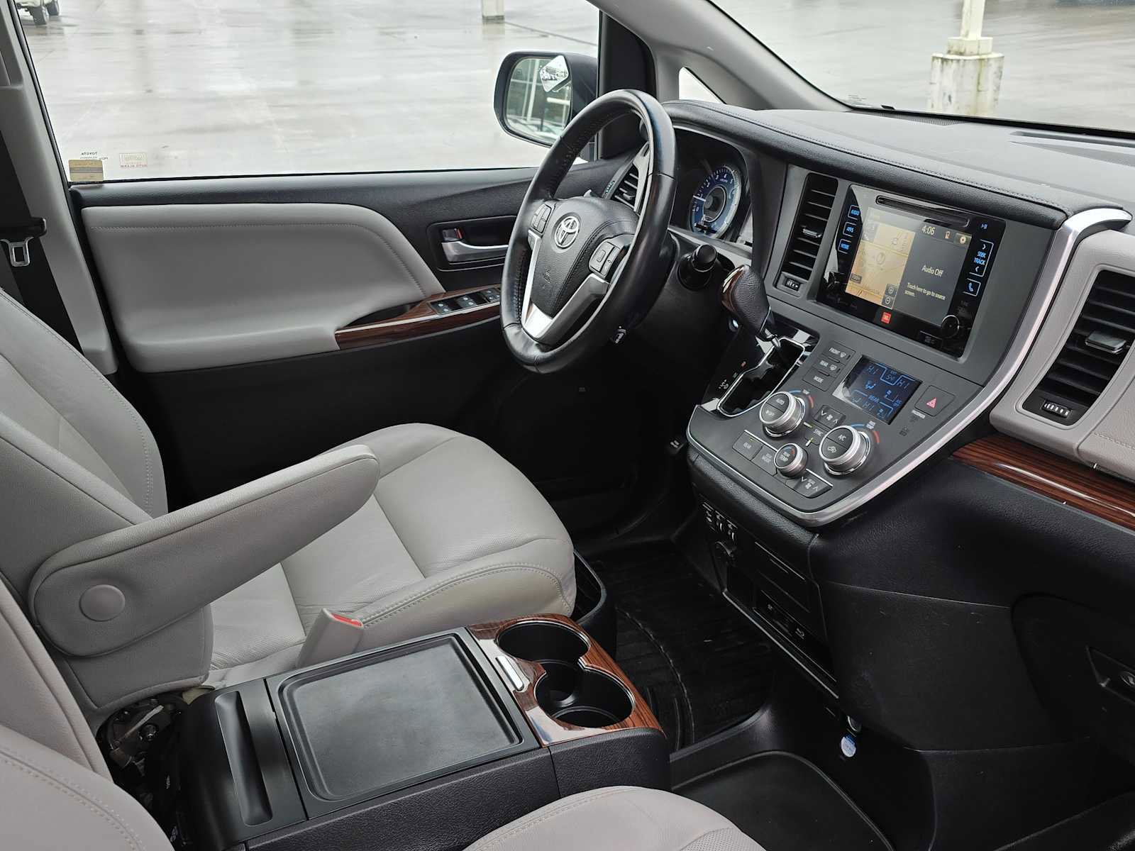 Used 2017 Toyota Sienna Limited Premium AWD/4WD image 10