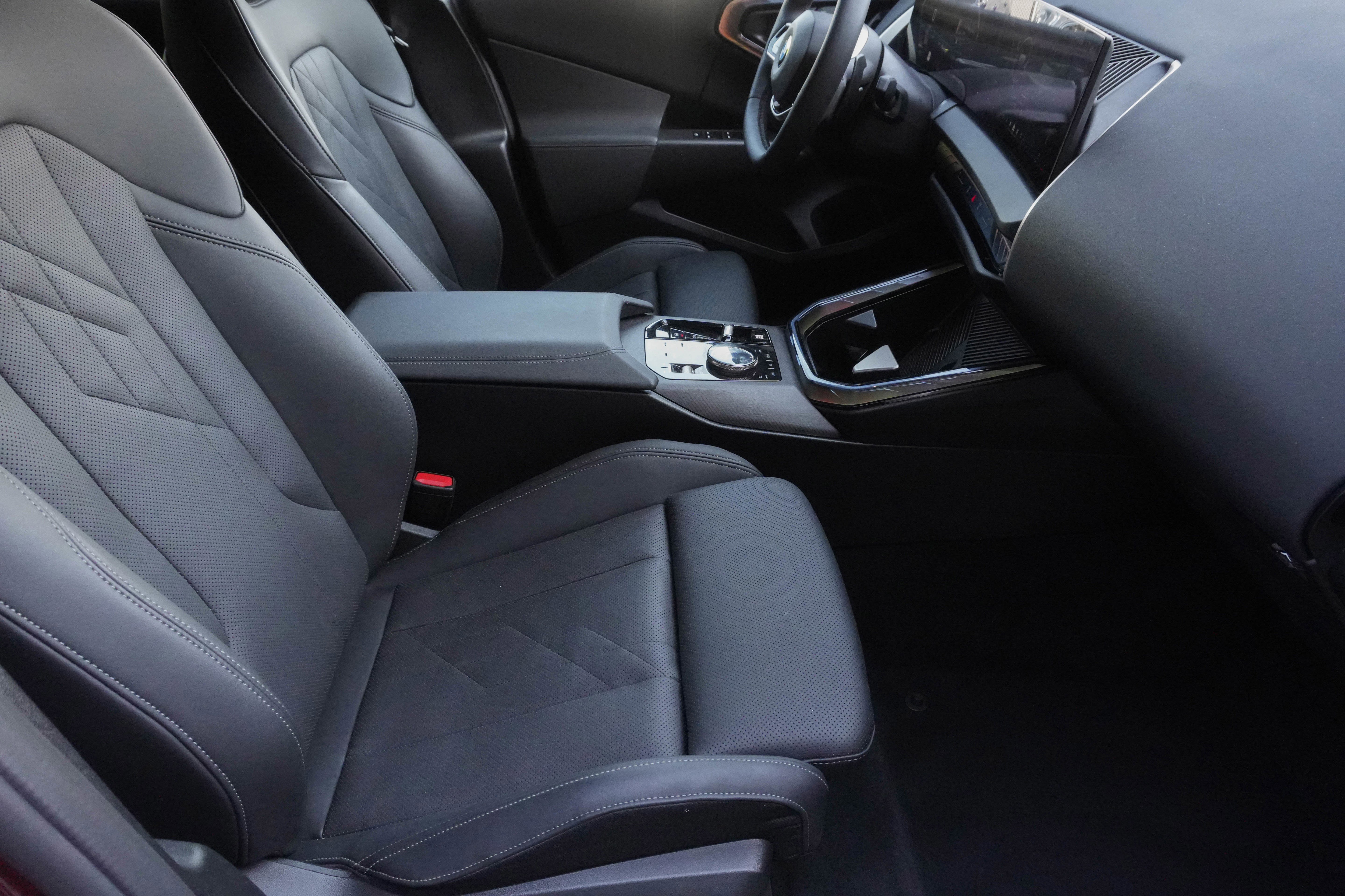 Certified 2025 BMW X3 xDrive30i w/ Premium Package AWD/4WD image 13
