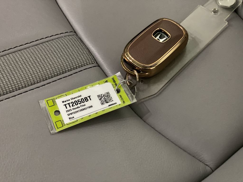Used 2025 Honda Pilot Touring image 42