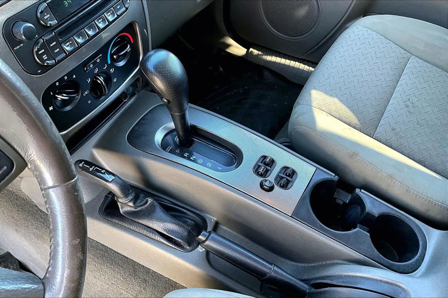 Used 2005 Jeep Liberty Renegade AWD/4WD image 15