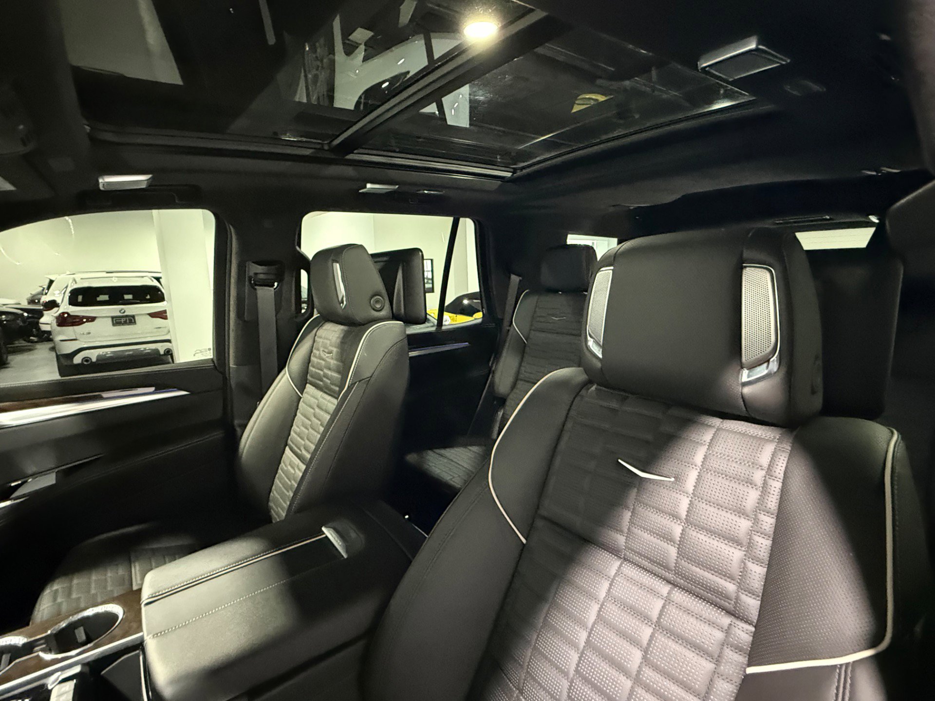 Used 2025 Cadillac Escalade Sport Platinum w/ LPO, ONYX Package image 26