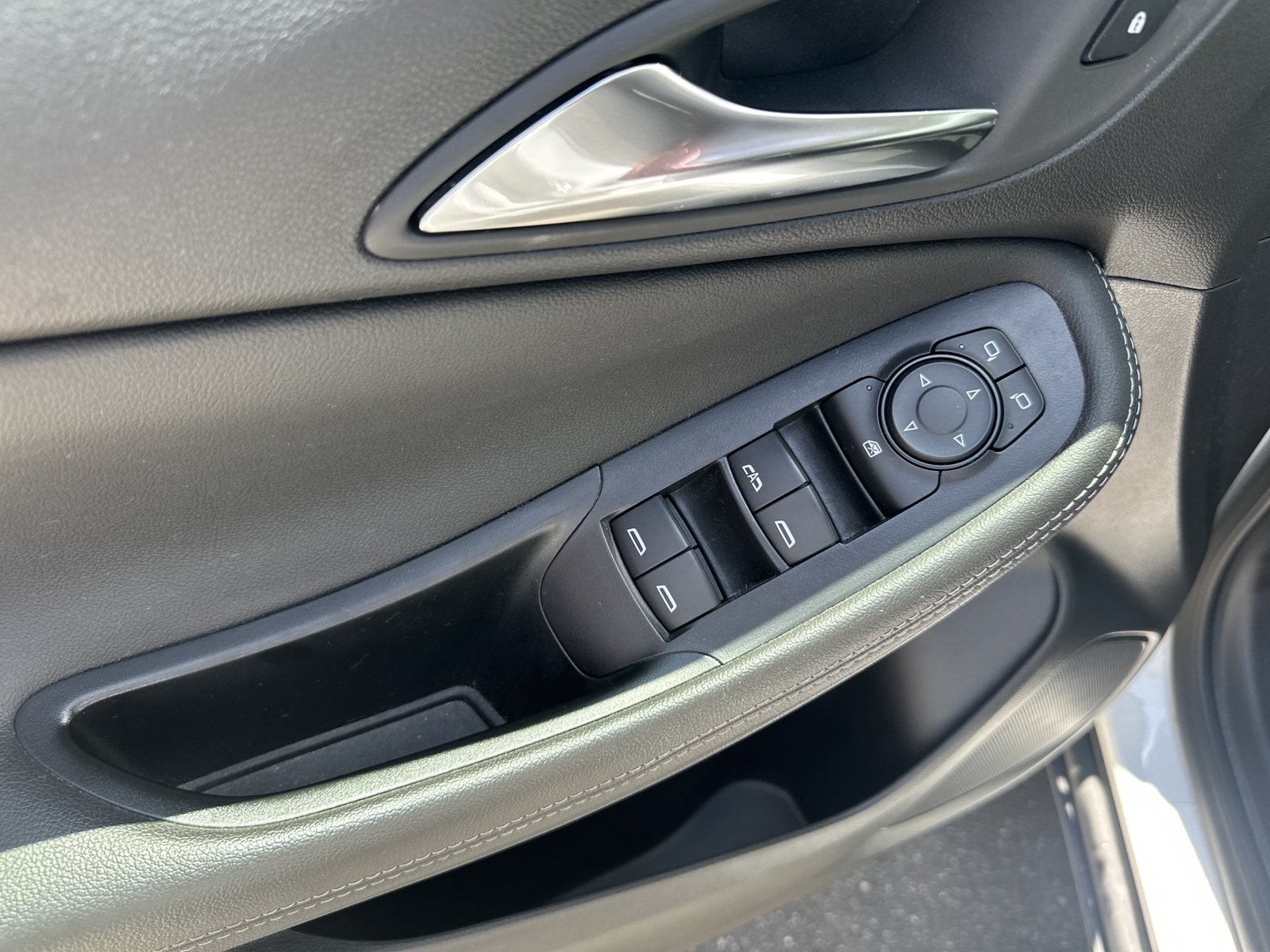 Used 2024 Buick Encore GX Preferred FWD image 9