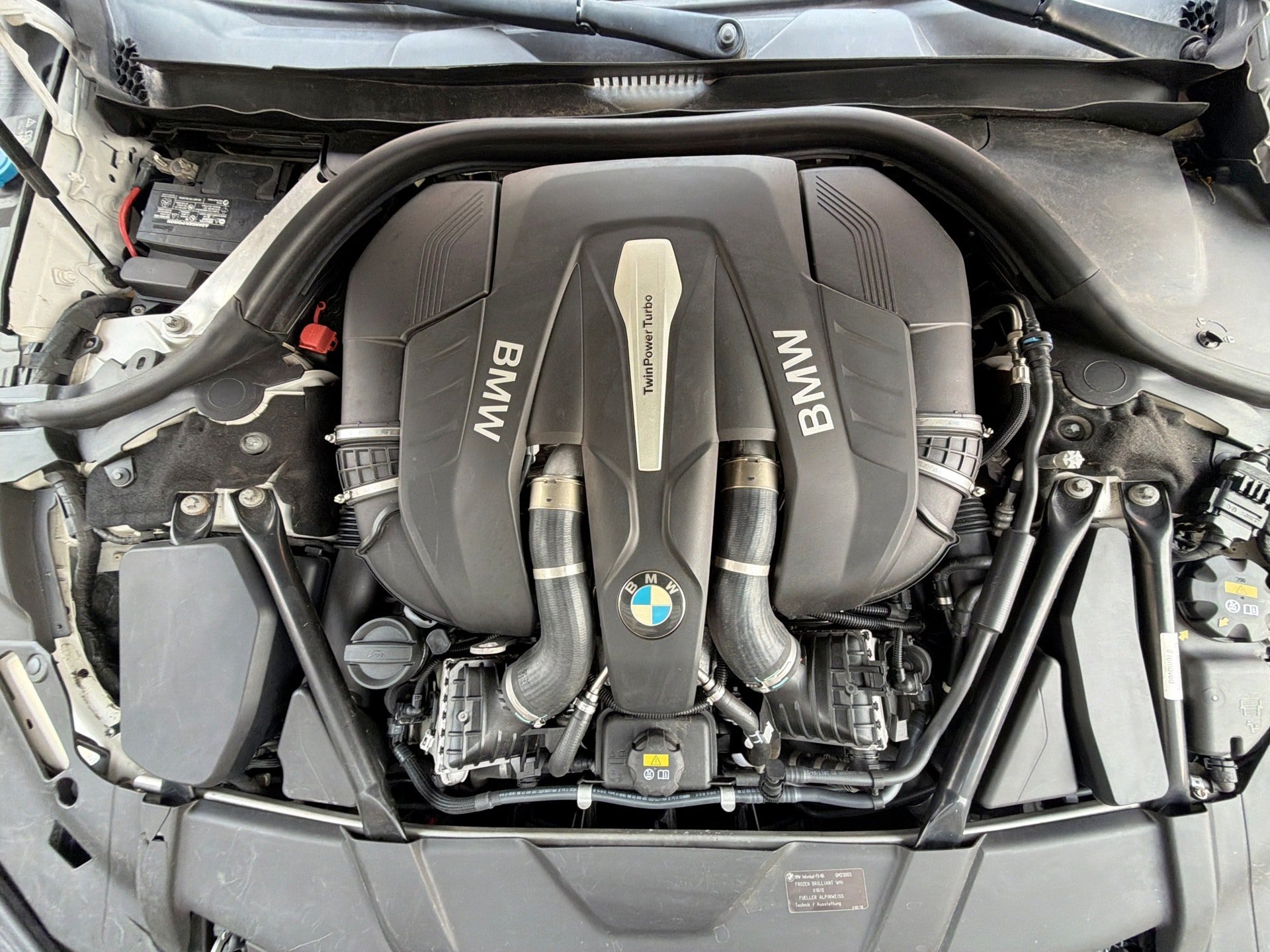 Used 2018 BMW 750i w/ Executive Package RWD image 18