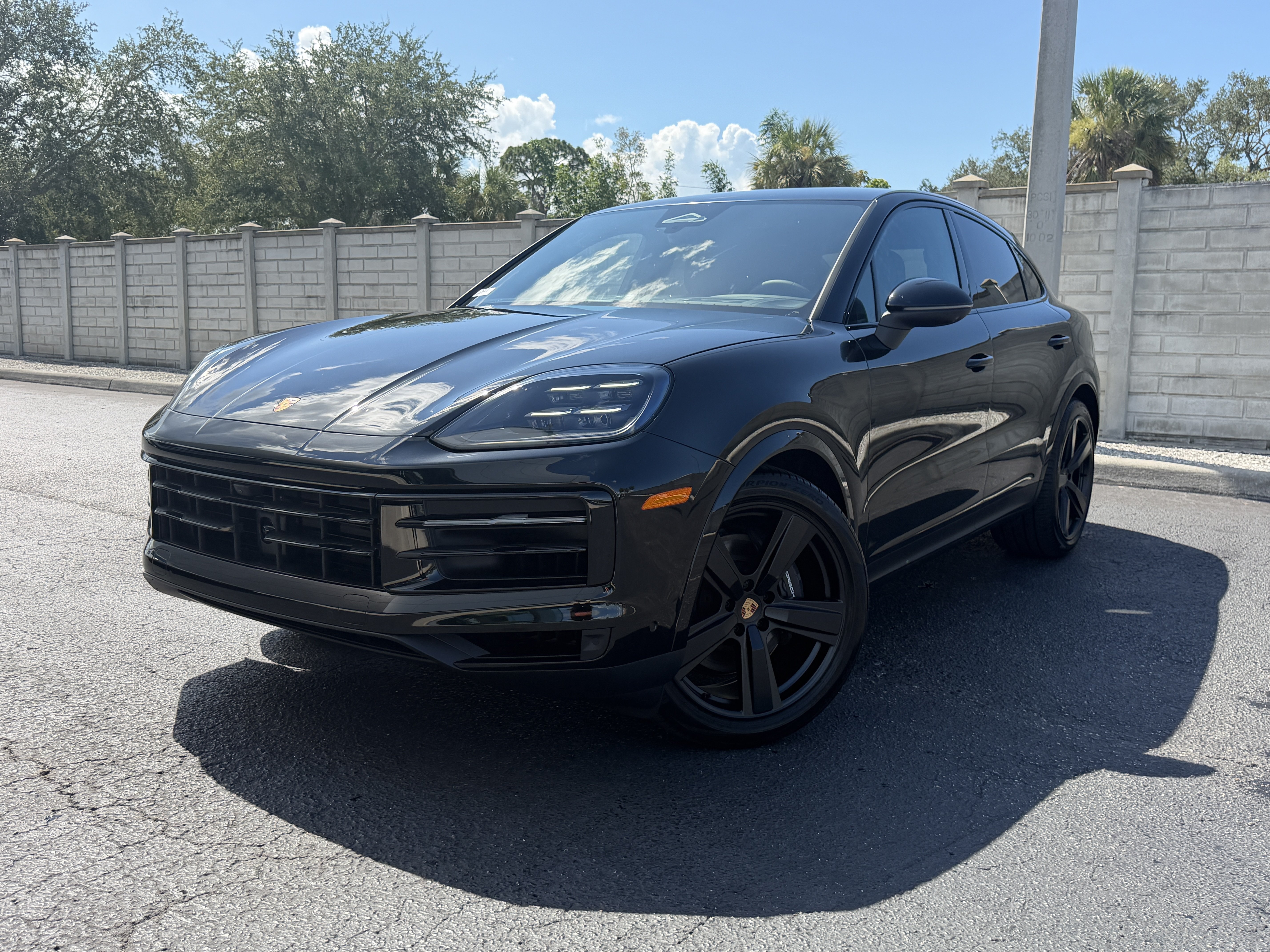 New 2026 Porsche Cayenne Coupe AWD/4WD image 1