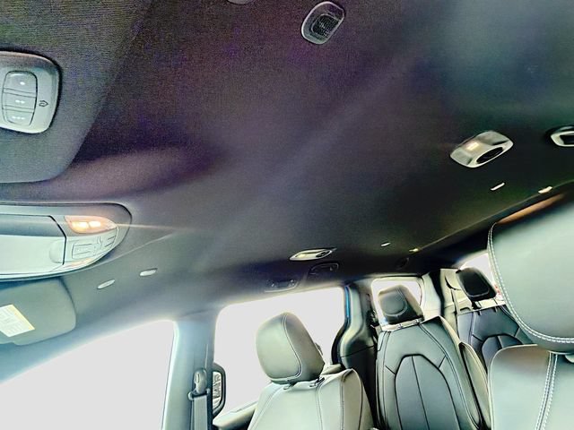 New 2027 Chrysler Pacifica Select FWD image 21