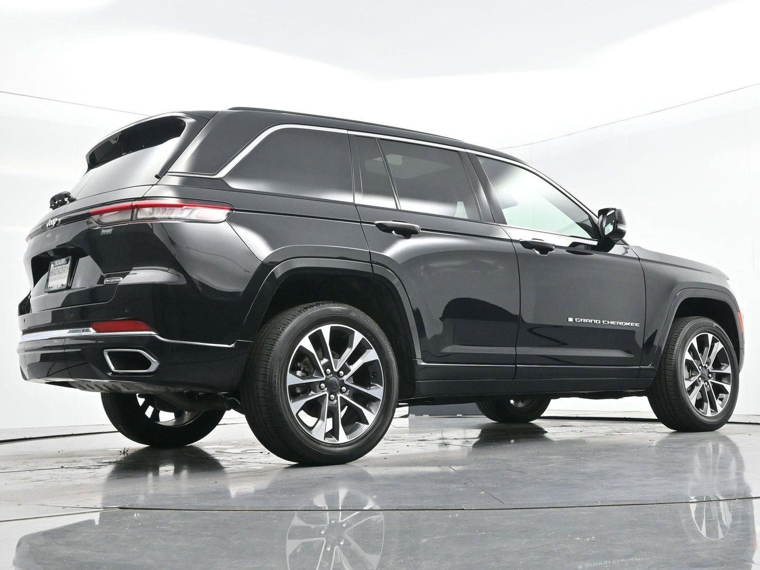Used 2023 Jeep Grand Cherokee Overland w/ Luxury Tech Group IV AWD/4WD image 46