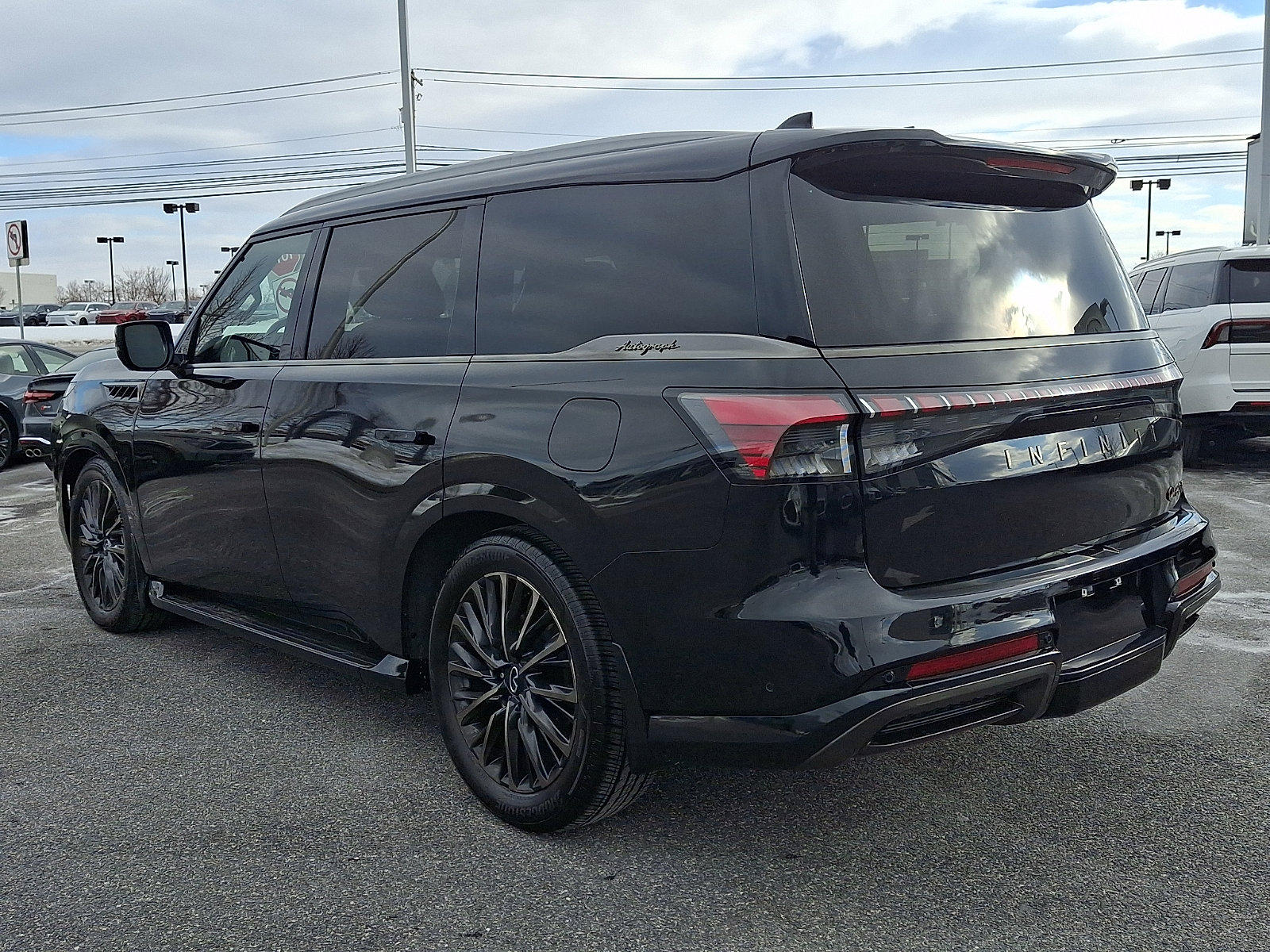 Certified 2025 INFINITI QX80 Autograph w/ Premium Cargo Package image 4