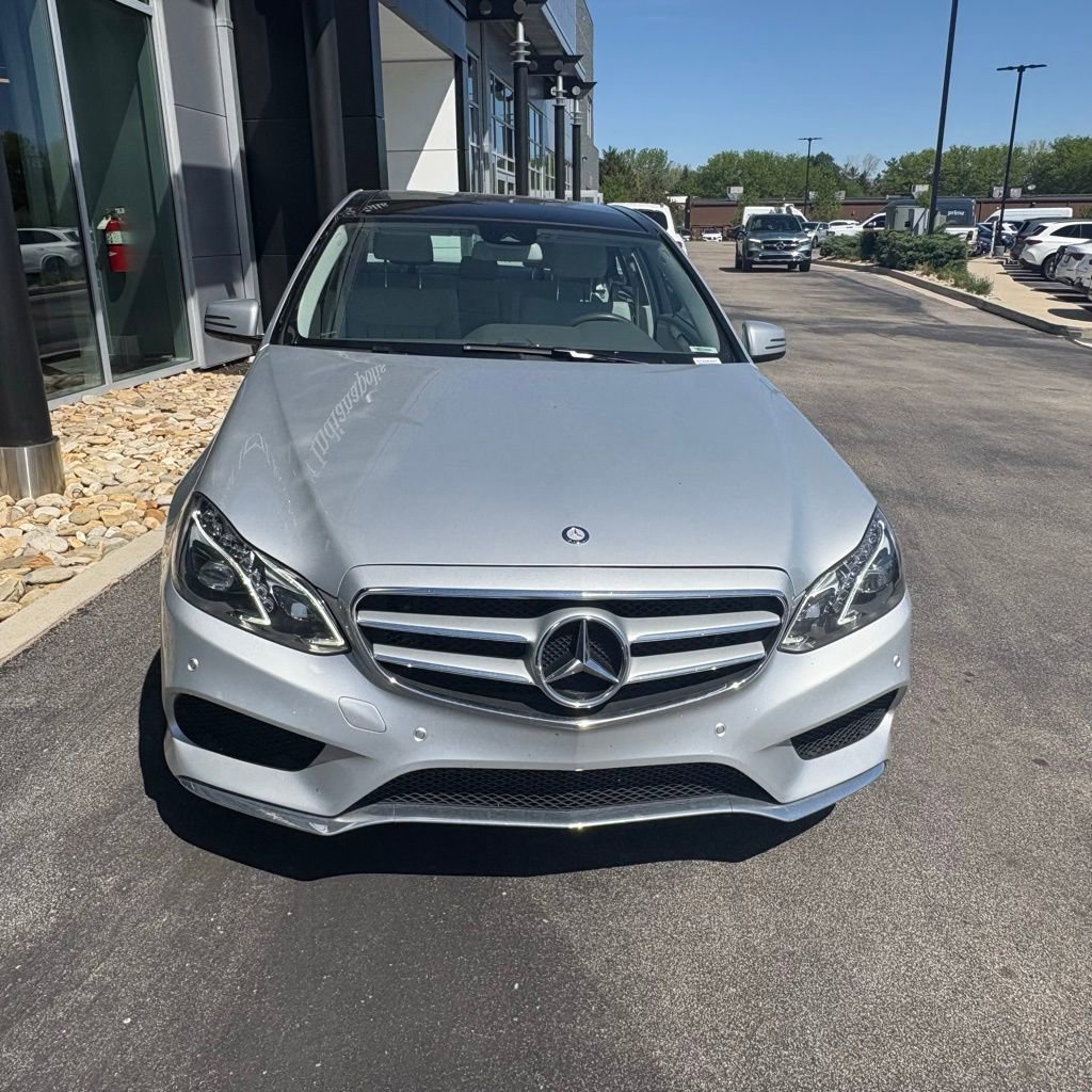 Used 2016 Mercedes-Benz E 400 4MATIC Sedan image 3