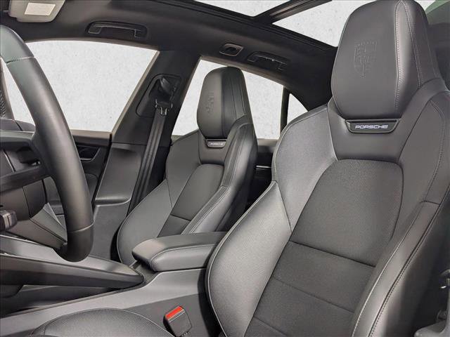 Used 2025 Porsche Macan Electric RWD image 5