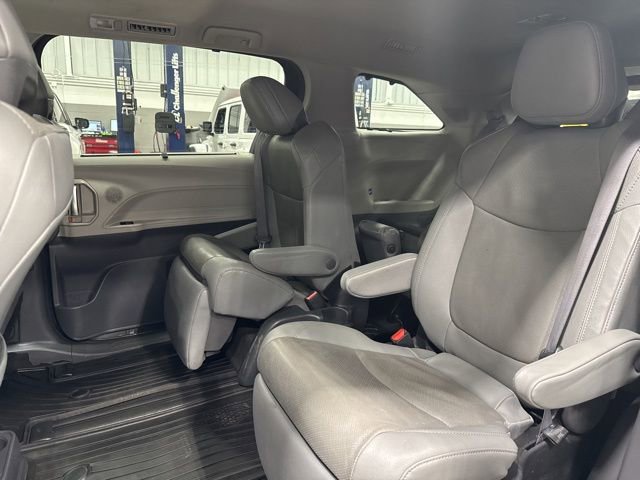 Used 2024 Toyota Sienna Limited AWD/4WD image 31