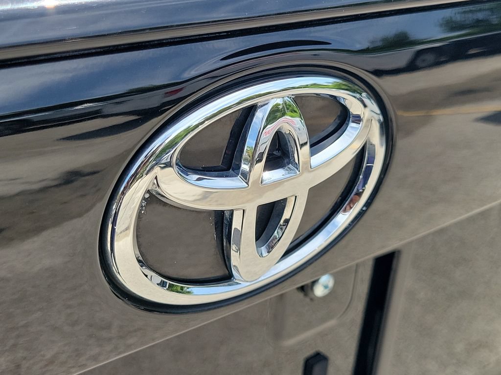 Used 2022 Toyota RAV4 LE FWD image 11