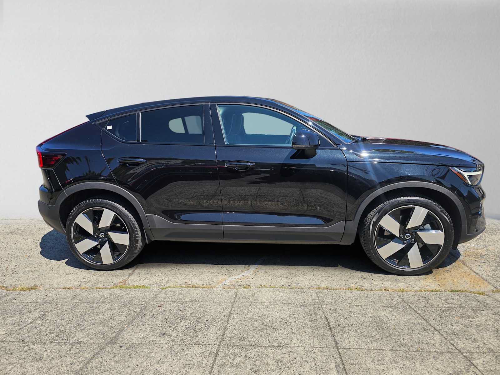 Certified 2023 Volvo C40 P8 Recharge Ultimate AWD/4WD image 2