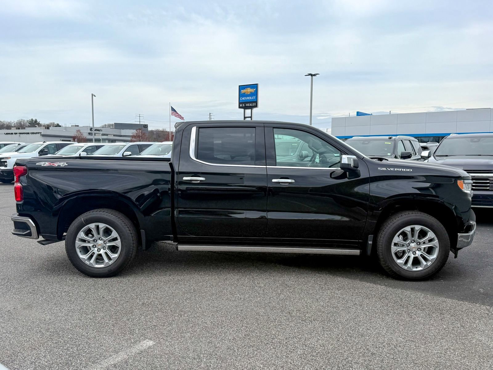 New 2026 Chevrolet Silverado 1500 LTZ w/ LTZ Premium Package AWD/4WD image 9