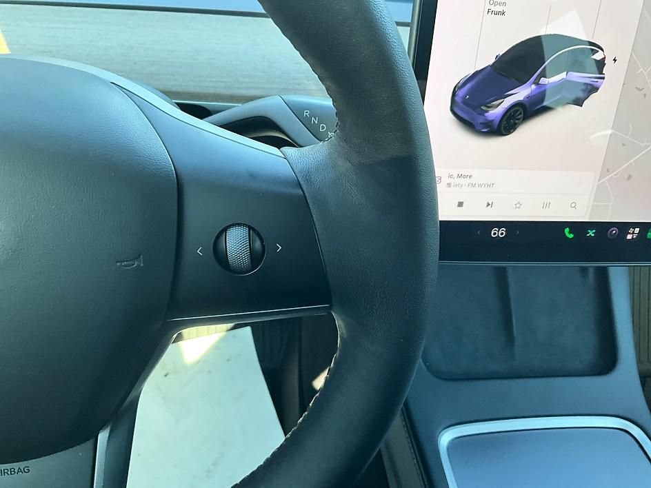 Used 2021 Tesla Model Y Long Range AWD/4WD image 27