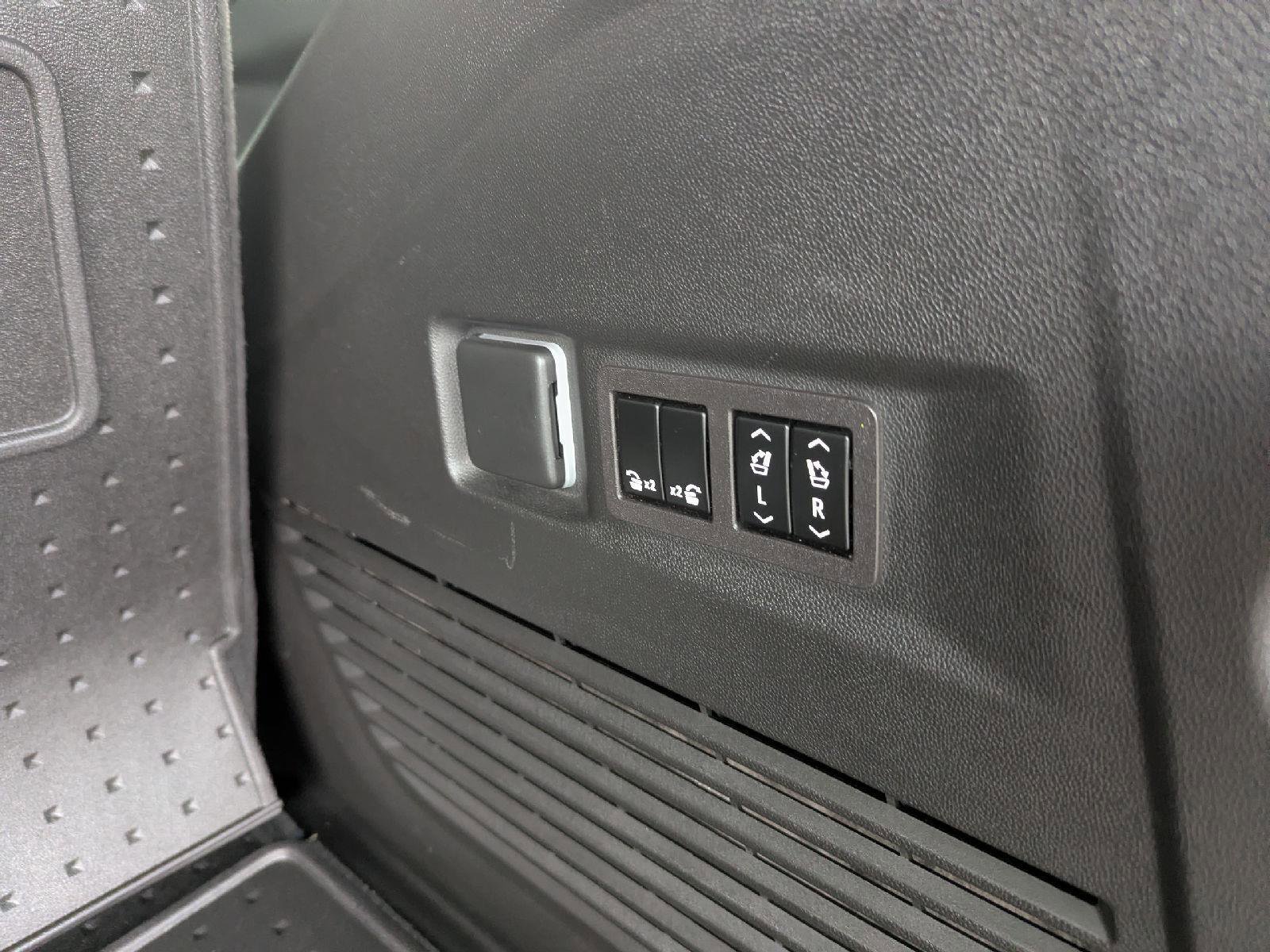 Used 2024 Chevrolet Tahoe High Country image 16