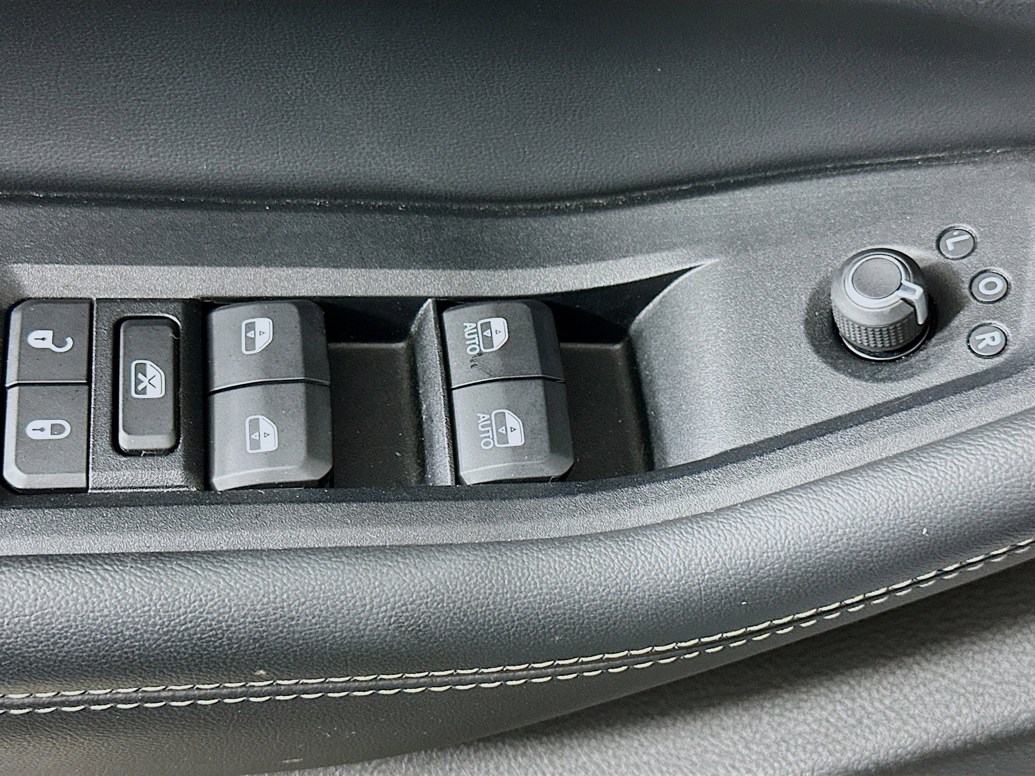 Used 2022 Jeep Grand Cherokee L Laredo w/ Luxury Tech Group I image 15