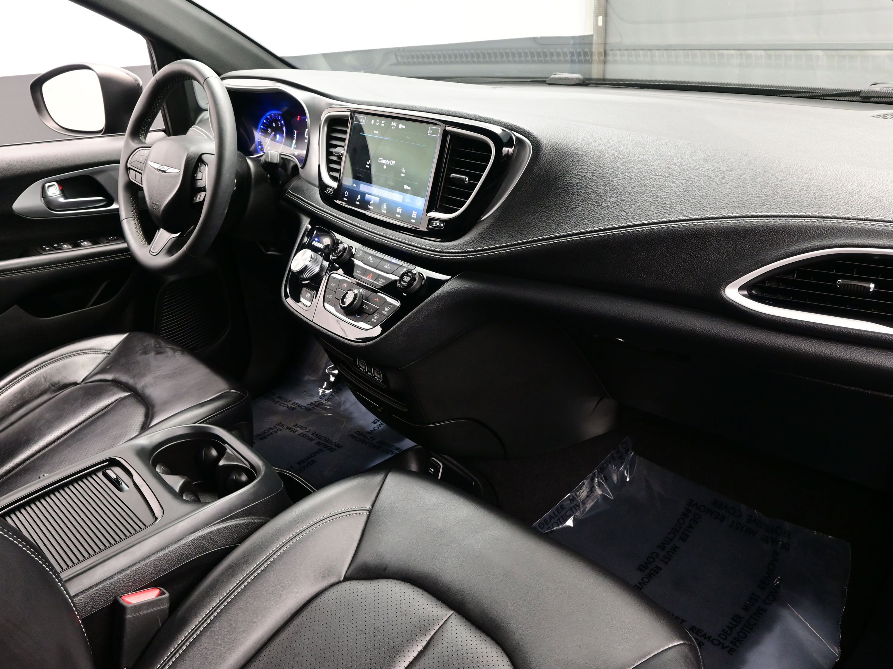 Used 2023 Chrysler Pacifica Touring-L w/ S Appearance Package image 15