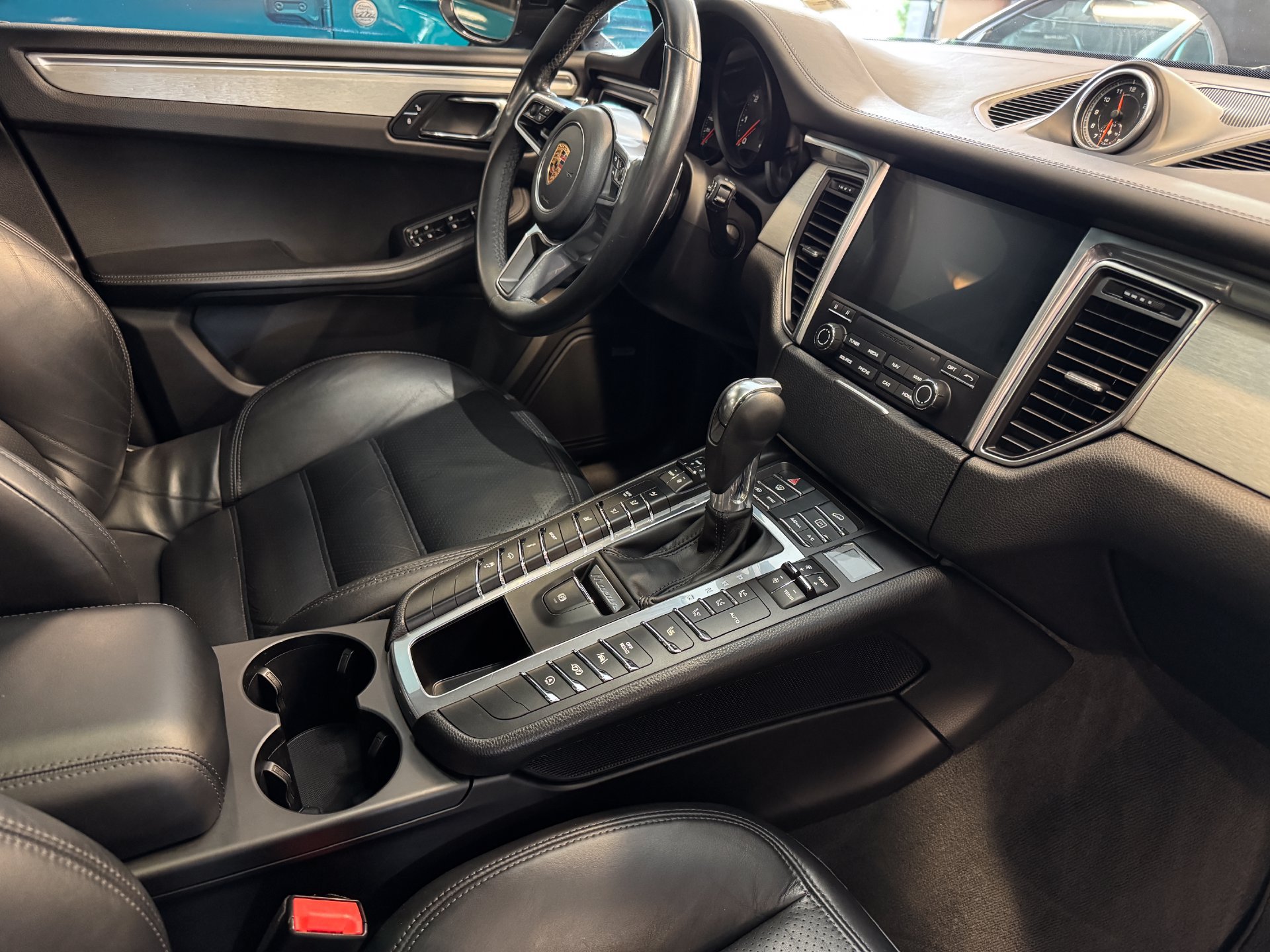Used 2018 Porsche Macan GTS AWD/4WD image 37
