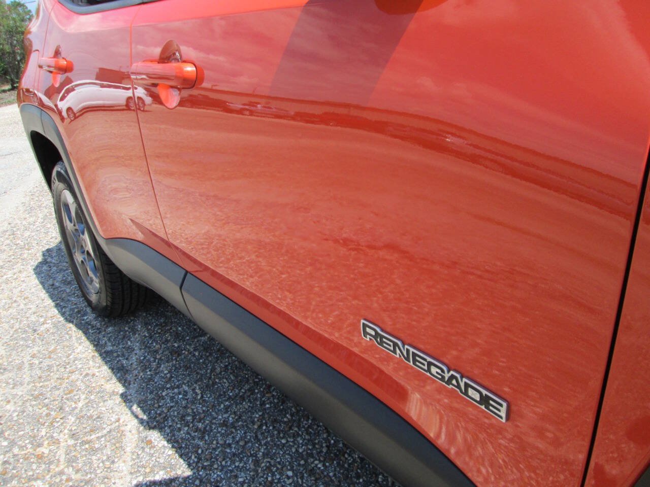 Used 2015 Jeep Renegade Latitude AWD/4WD image 66