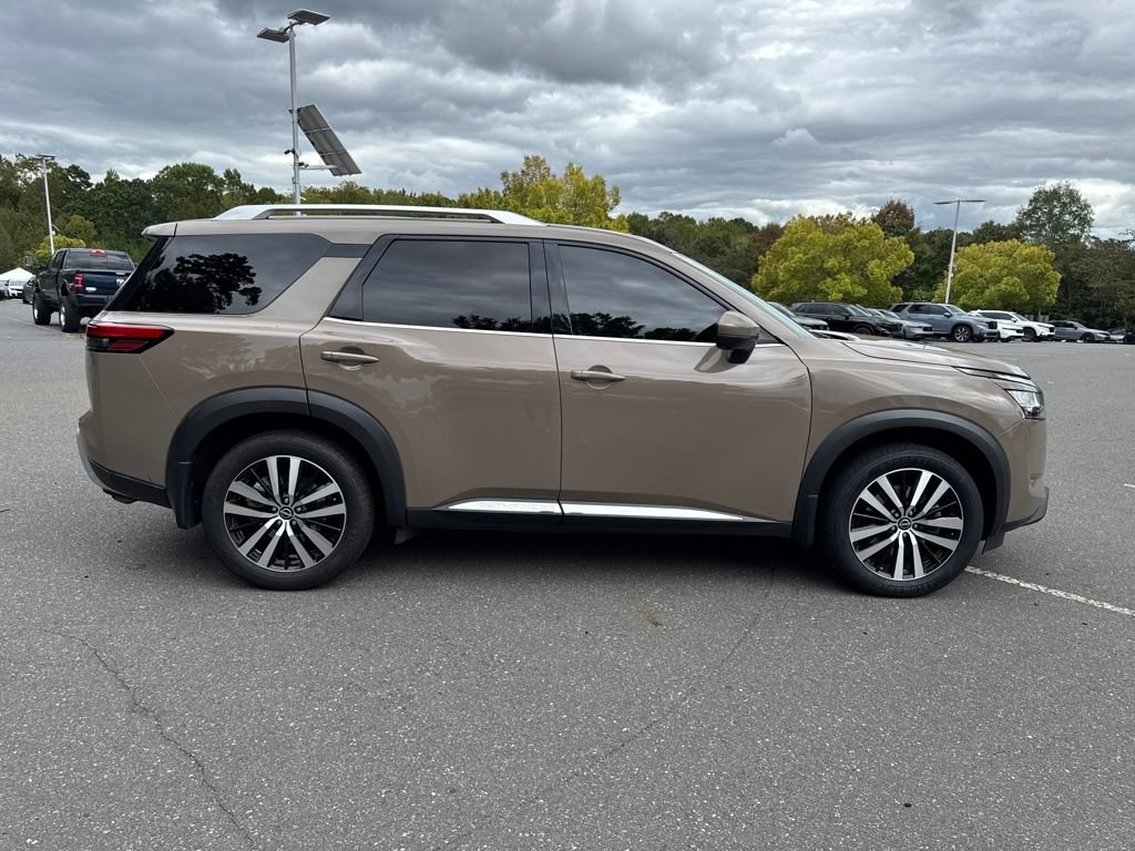 Used 2023 Nissan Pathfinder Platinum image 7