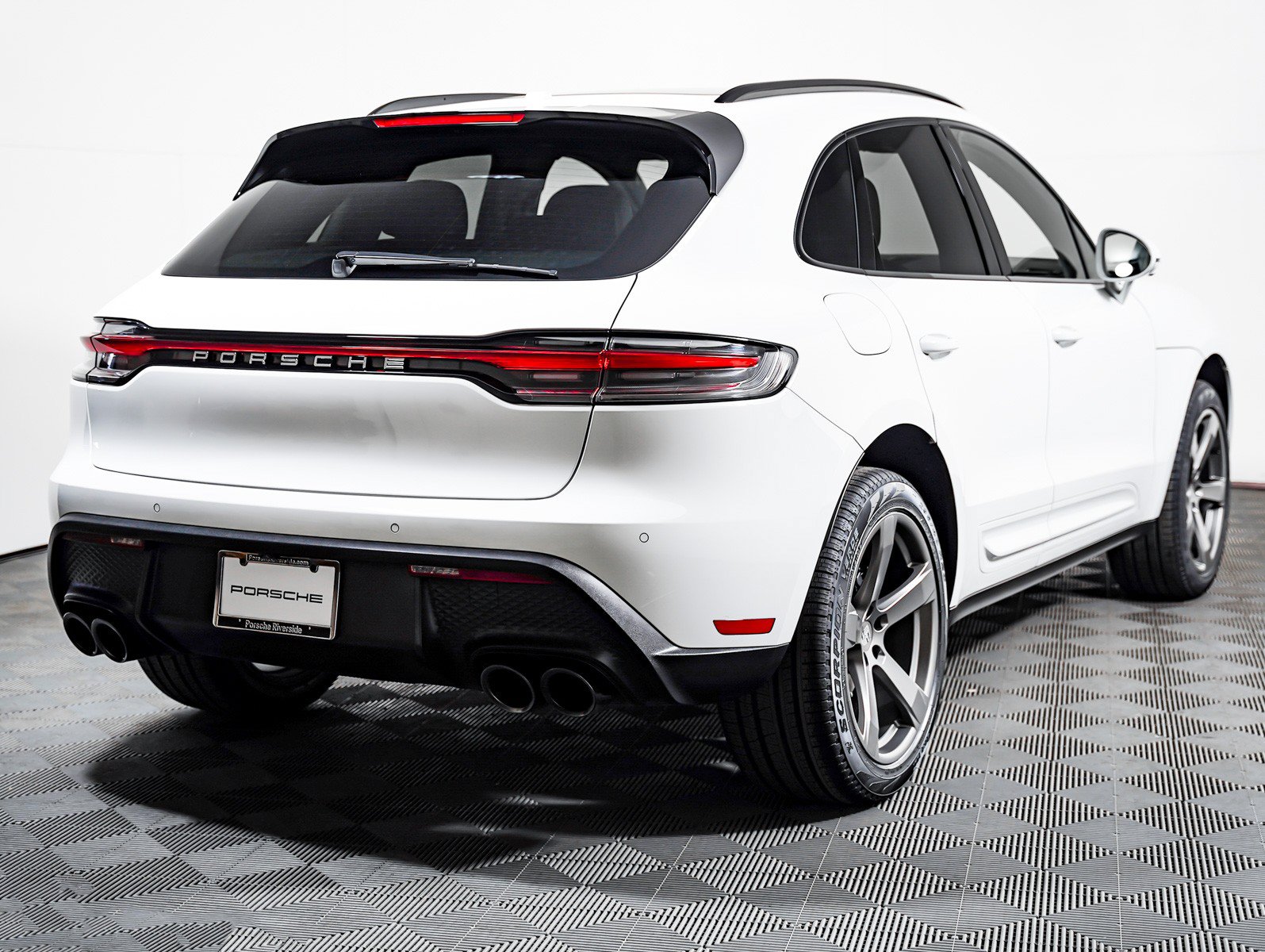 Certified 2023 Porsche Macan AWD/4WD image 10