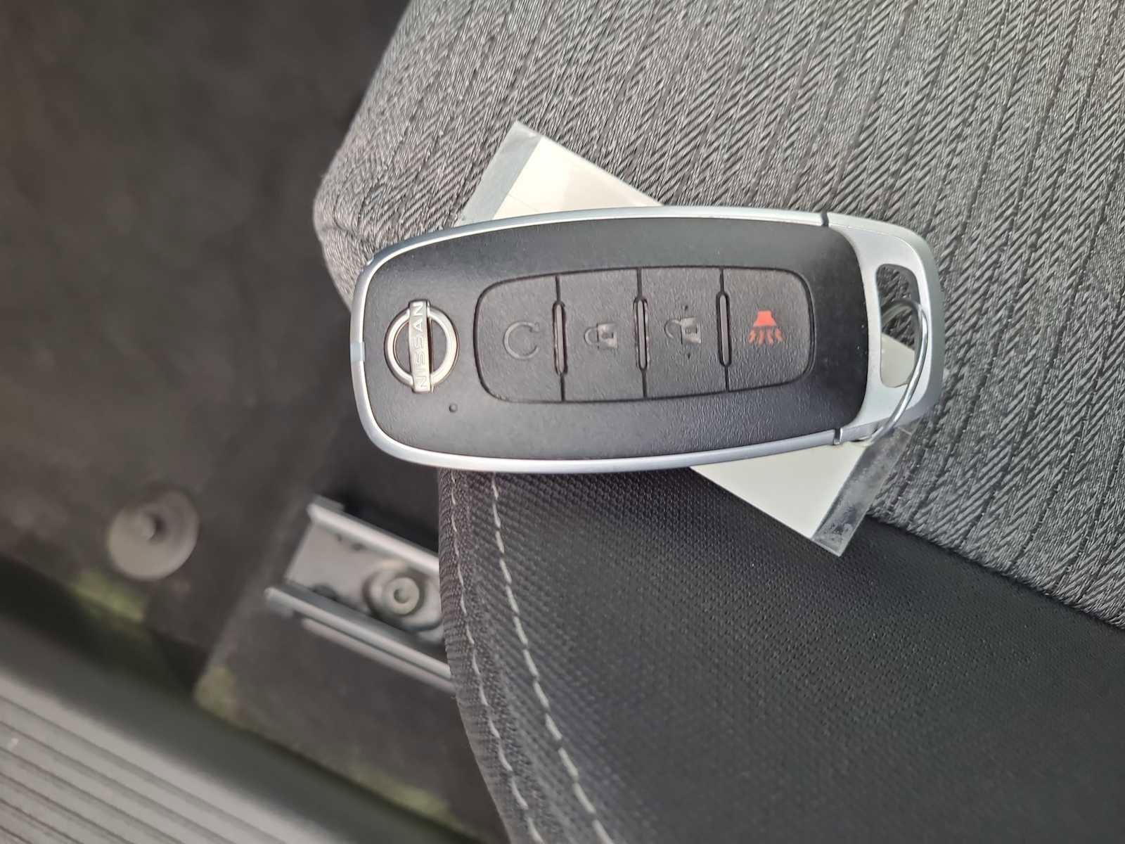 Used 2023 Nissan Rogue SV image 28