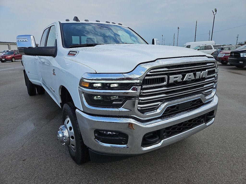 Used 2025 RAM 3500 Laramie AWD/4WD image 11