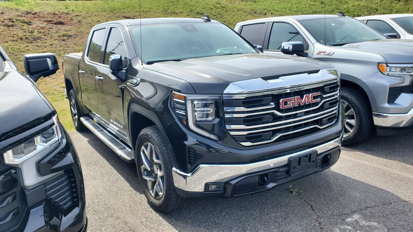 Used 2025 GMC Sierra 1500 SLT w/ SLT Premium Plus Package image 2