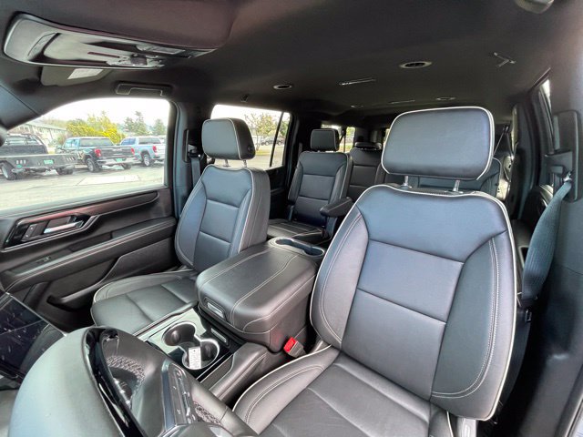 Used 2025 GMC Yukon XL Elevation AWD/4WD image 18