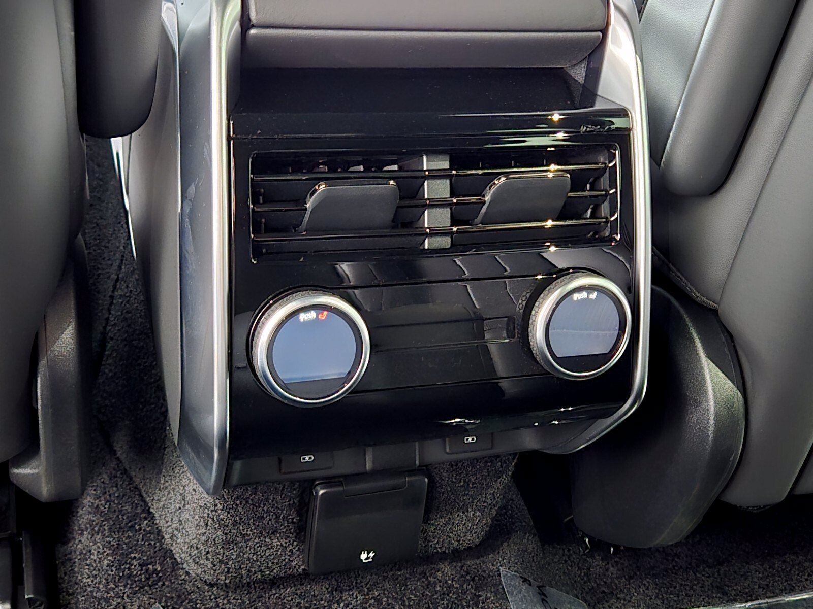 New 2026 Land Rover Range Rover SE AWD/4WD image 14