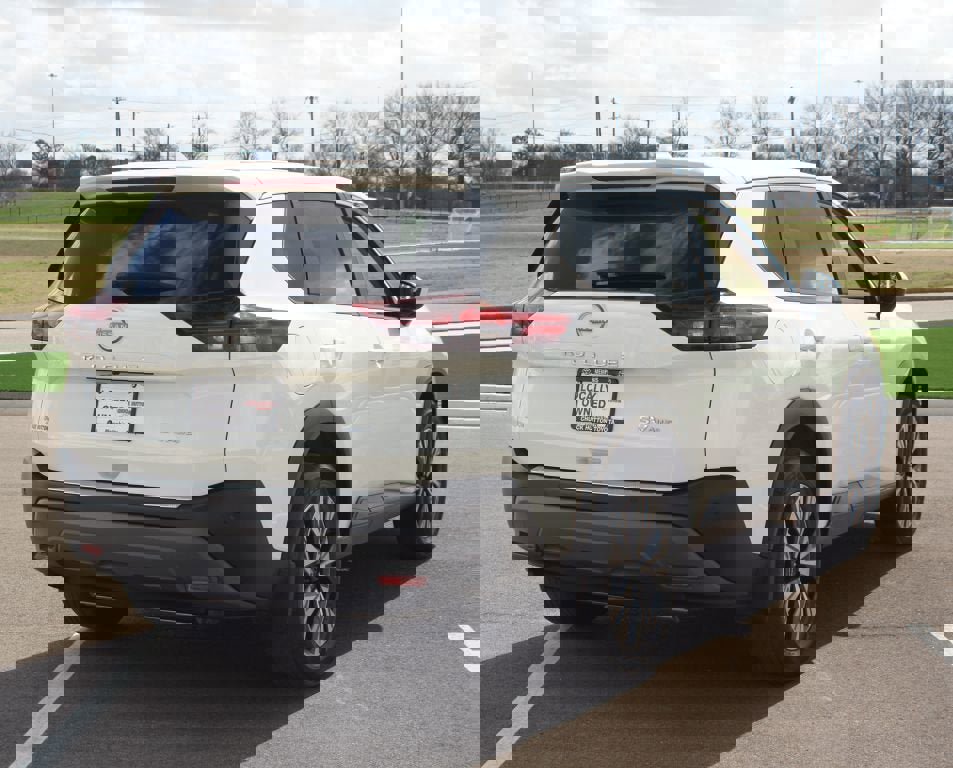 Used 2023 Nissan Rogue SV image 18