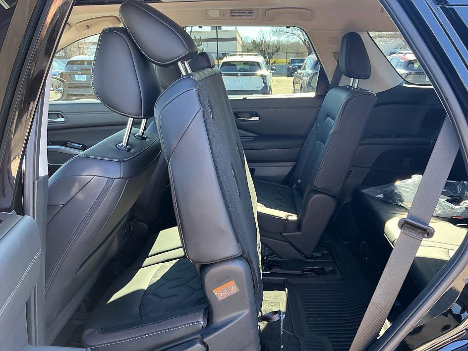 New 2026 Nissan Pathfinder Platinum image 25