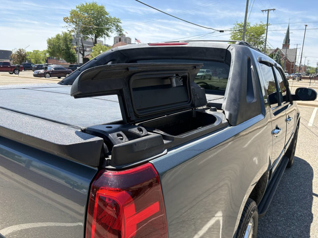 Used 2011 Chevrolet Avalanche LT w/ Luxury Package AWD/4WD image 13
