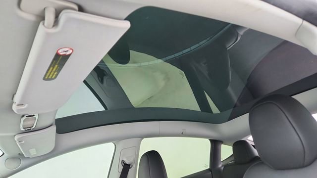 Used 2025 Tesla Model Y Performance image 56