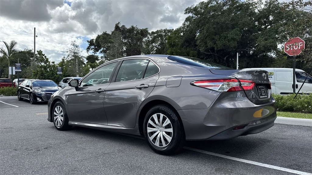 Used 2018 Toyota Camry L image 27