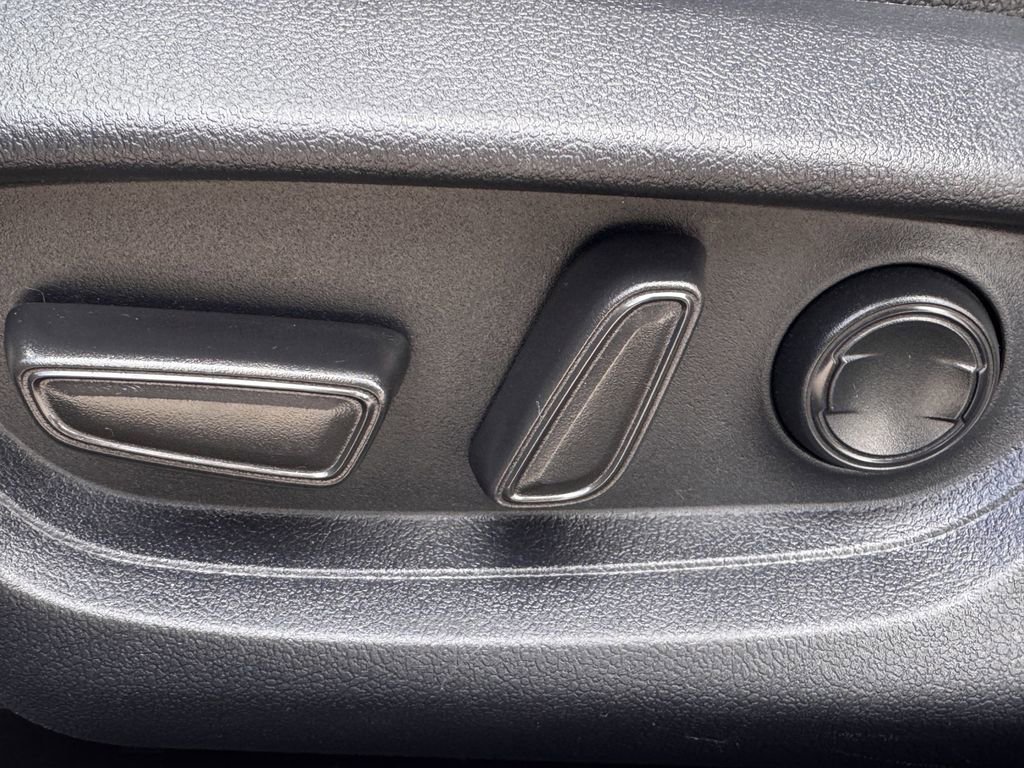 Used 2025 Toyota Camry SE w/ Multimedia Upgrade Package image 28