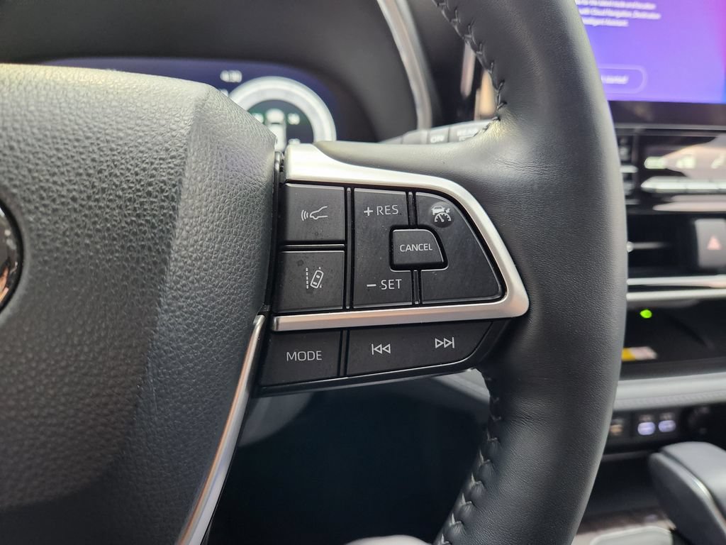Used 2023 Toyota Highlander Platinum FWD image 29