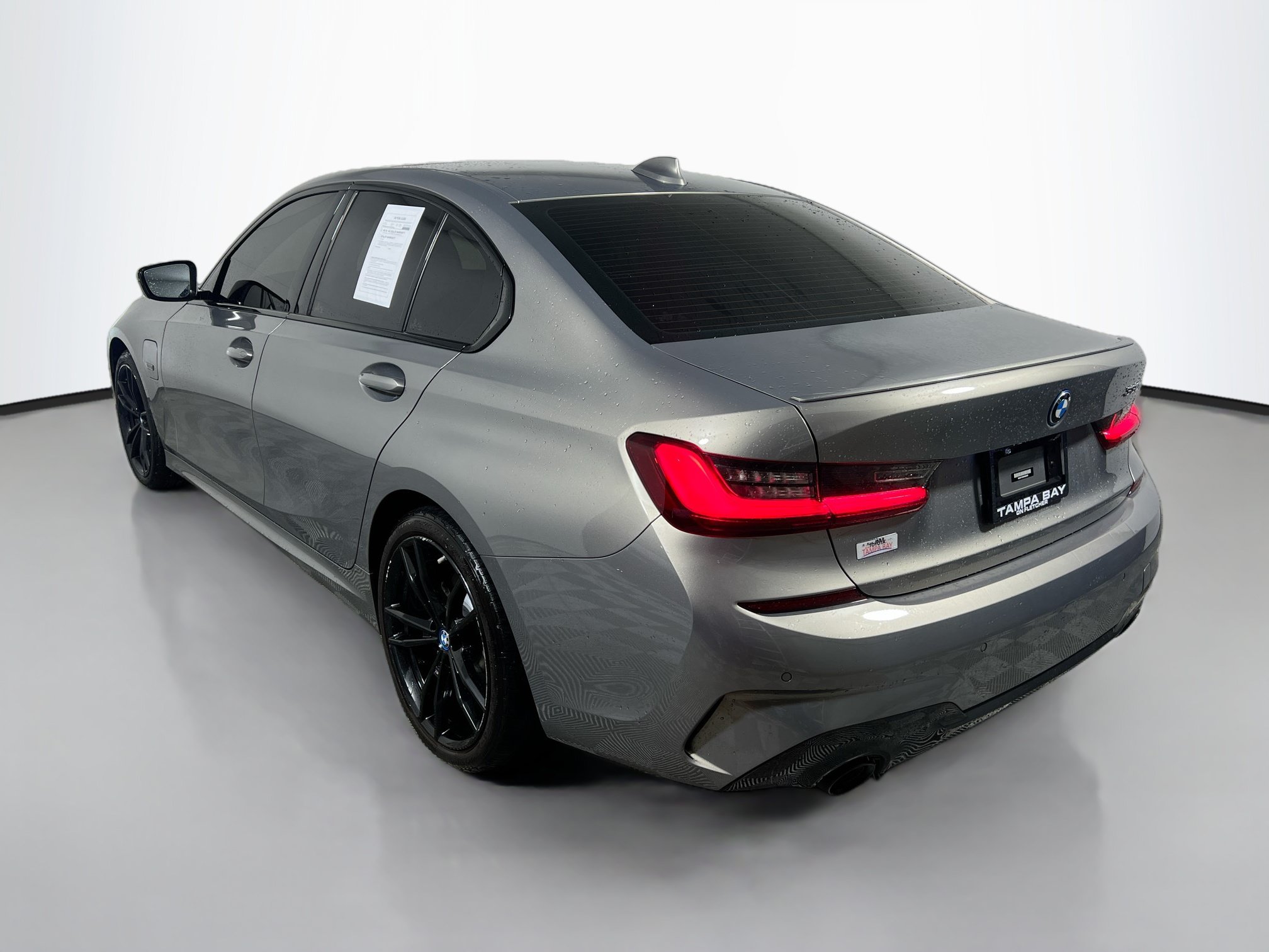 Used 2022 BMW 330e w/ M Sport Package RWD image 8