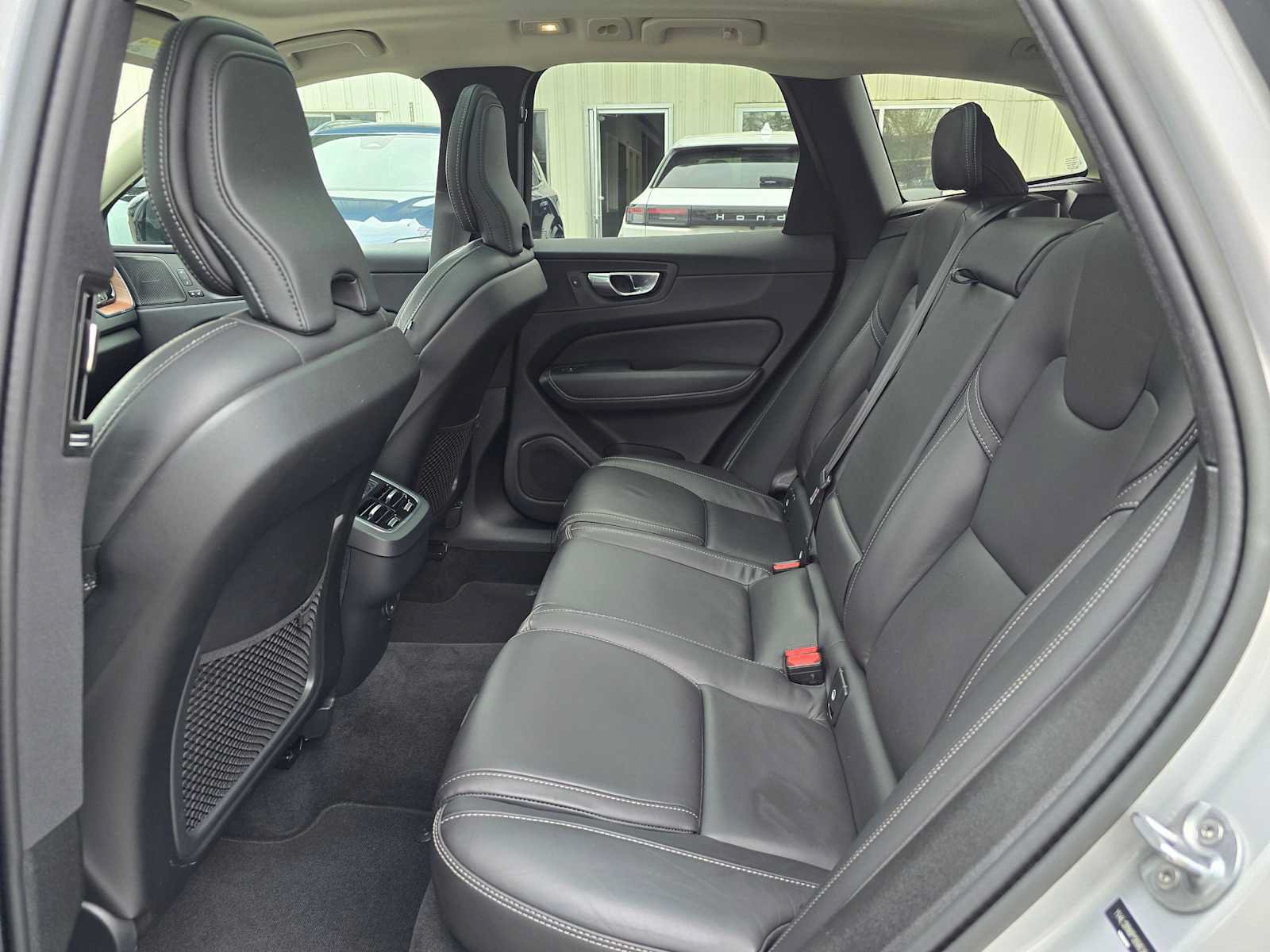 Certified 2023 Volvo XC60 B5 Ultimate AWD/4WD image 18