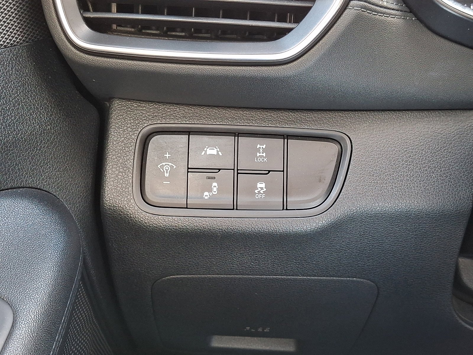 Used 2019 Hyundai Santa Fe SE AWD/4WD image 25