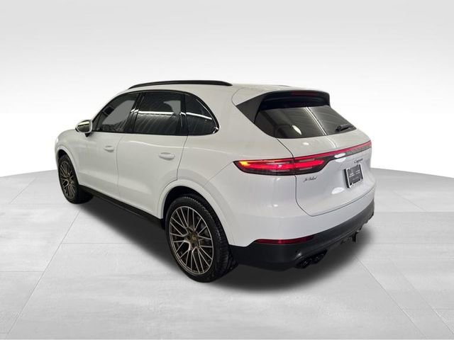 Used 2023 Porsche Cayenne Platinum Edition image 8