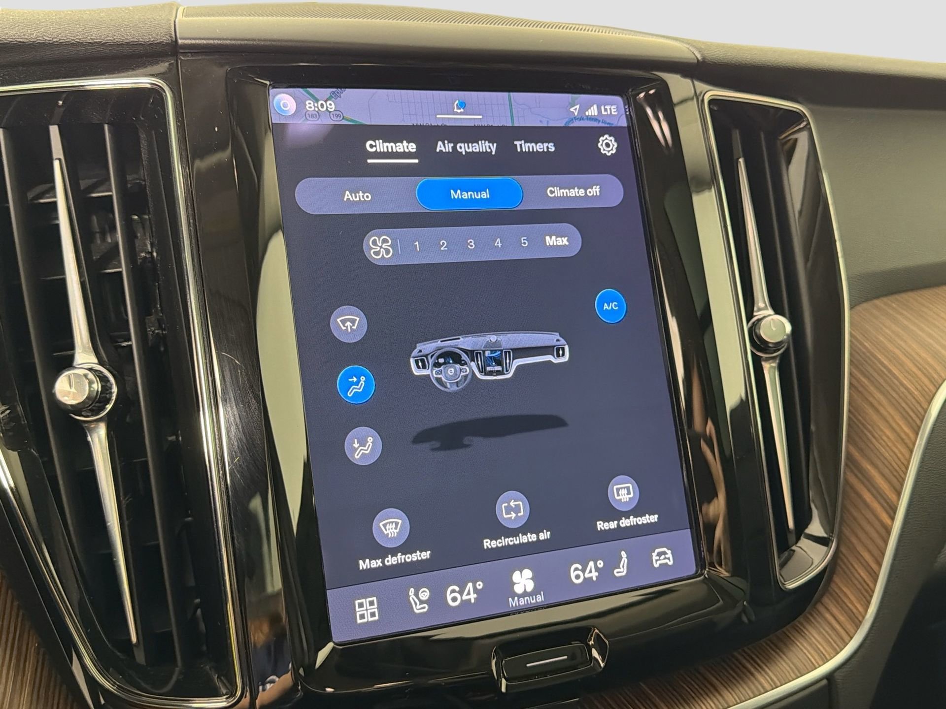 Used 2023 Volvo XC60 B5 Plus w/ Climate Package FWD image 15
