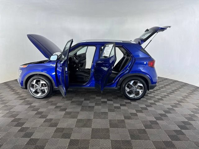 Used 2022 Hyundai Venue Limited FWD image 9