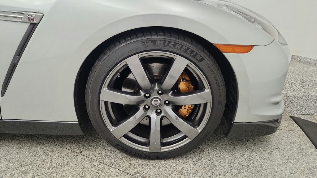 Used 2009 Nissan GT-R Premium AWD/4WD image 28