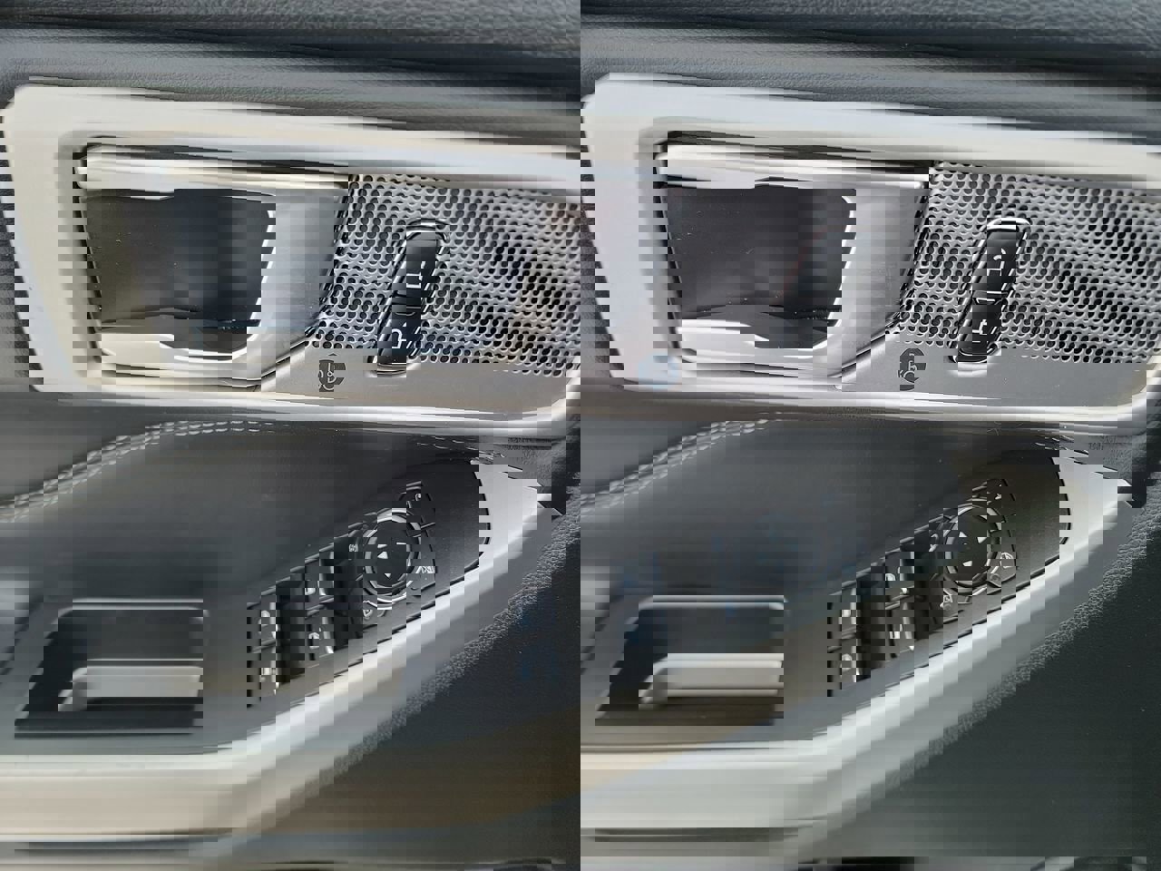 Used 2024 Ford Explorer Limited image 11